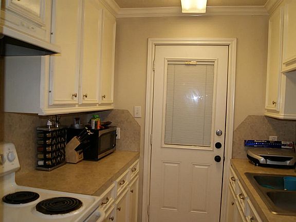 4th image of 2410 Morning Glory St #A