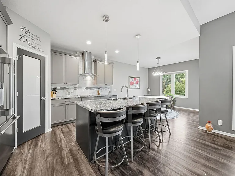 8920 Shadow Creek Ln — Photo 12