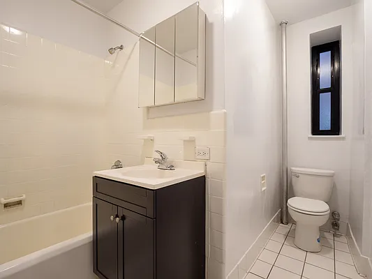 Rented by City Connections Realty | media 26