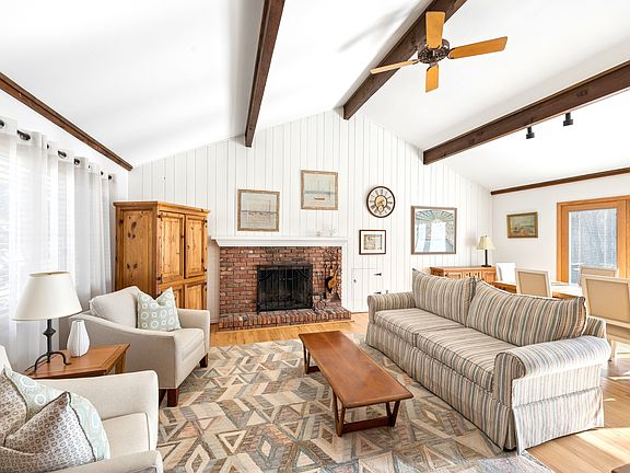 2nd image of 26 Round Pond Ln