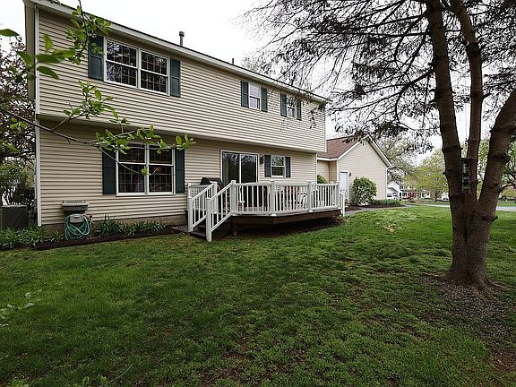 5th image of 100 Old Orchard Ln