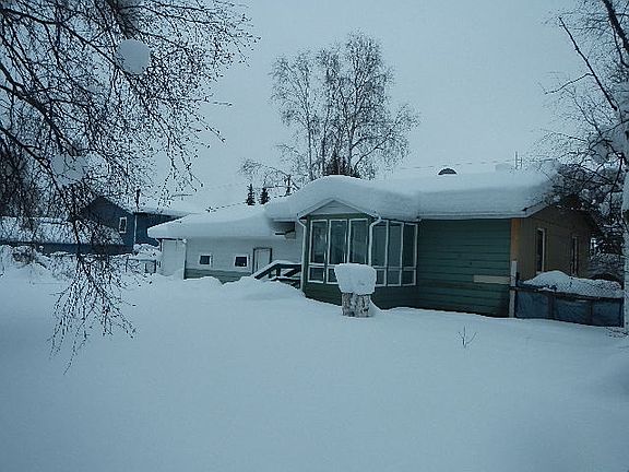 2nd image of 1913 Carr Ave
