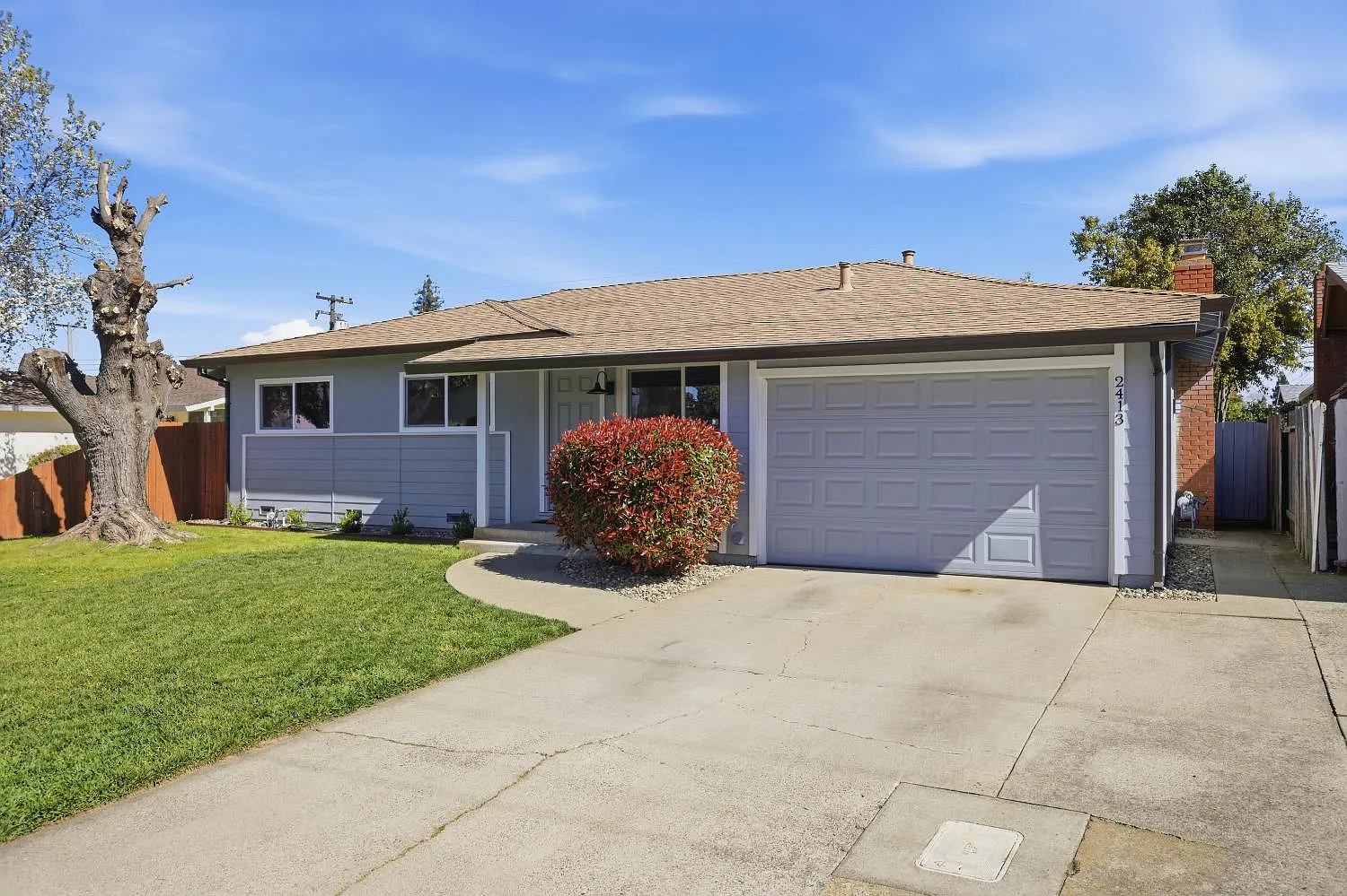 2413 Cordova Ln photo 1