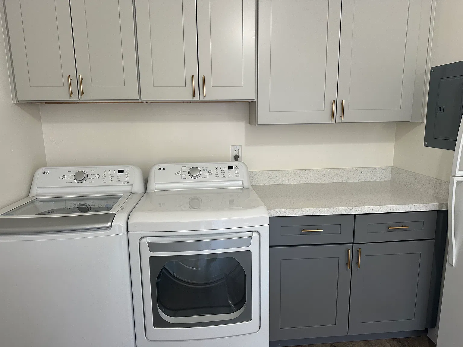 2 bed, 976 sqft, $3,450 — Photo 3