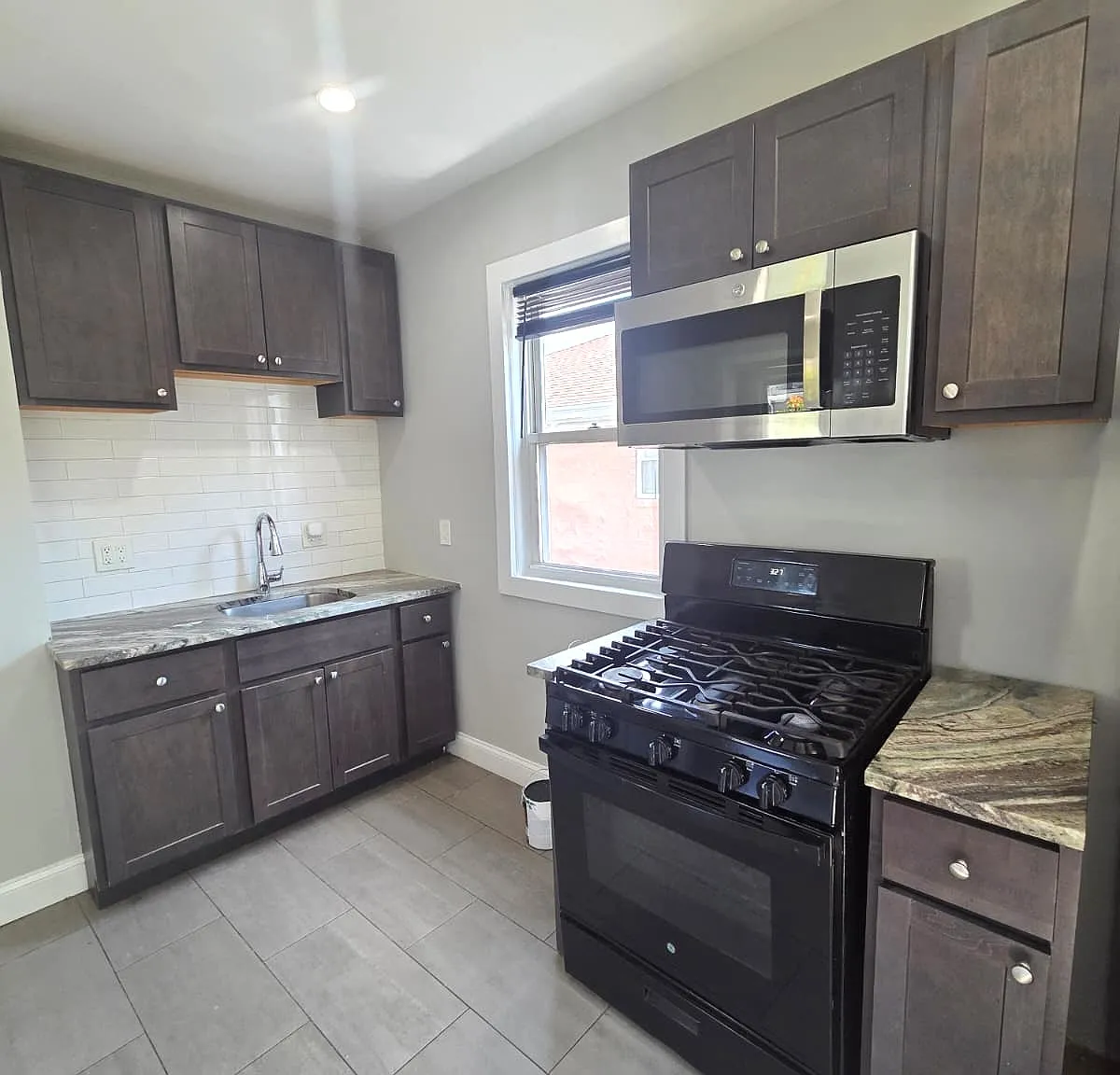 3 bed, $2,200 — Photo 1