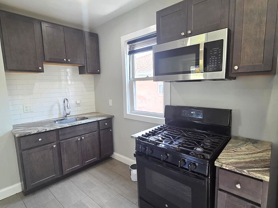 1st image of 51 Arverne Ter APT 2