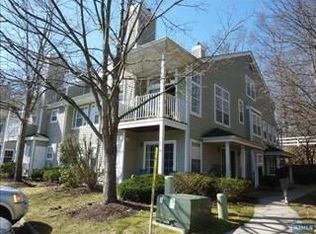 1077 Cambridge Ct, Mahwah, NJ 07430