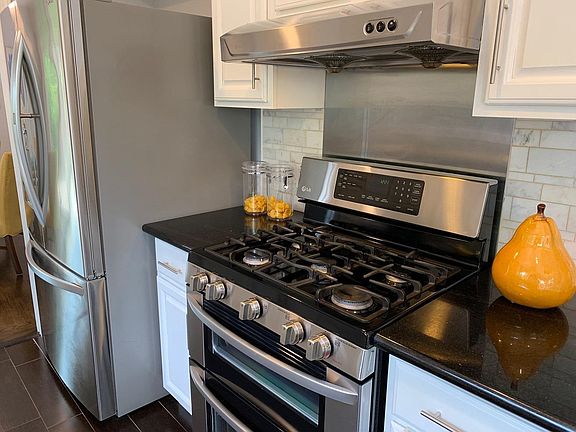 2nd image of 2626 Forest Ave
