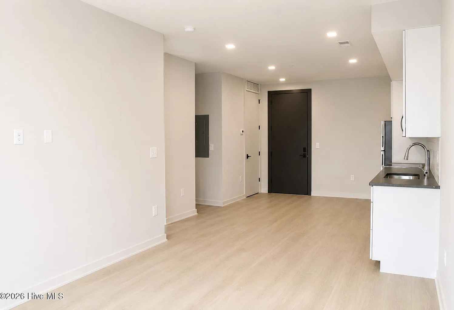 1 bed, 1.0 bath, 625 sqft, $1,375 — Photo 2