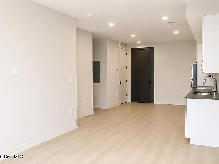 1108 Castle St #C — Photo 2