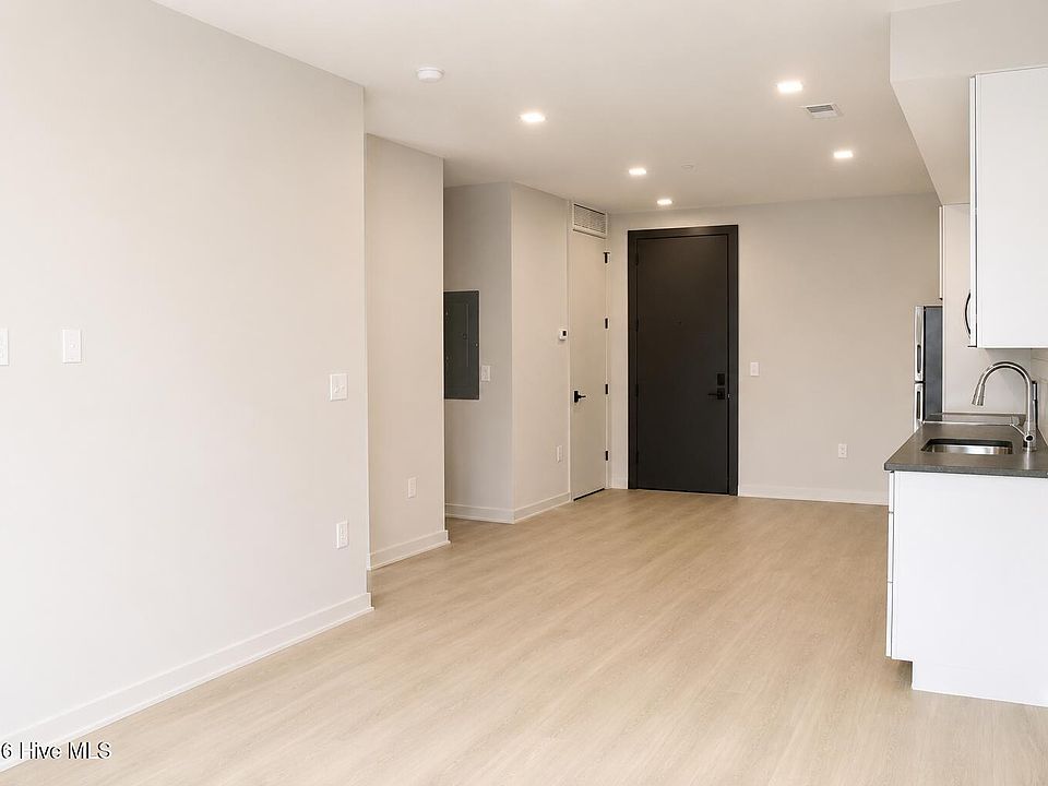 1st image of 1108 Castle St #305