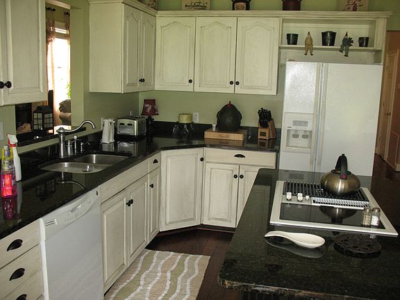 Granite countertops and over 40 cabs