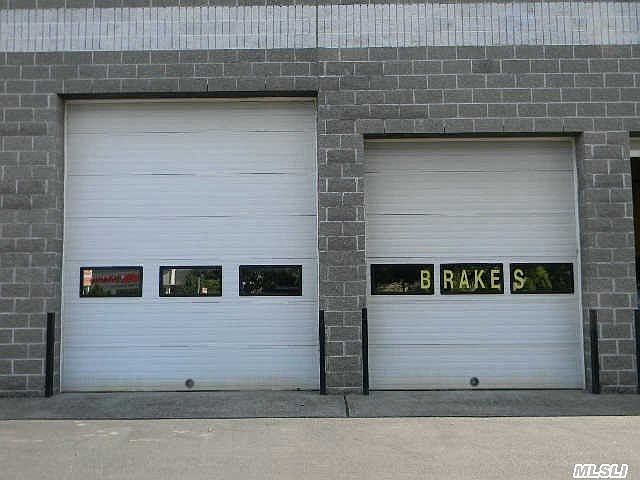 2nd image of 970 W Jericho Tpke