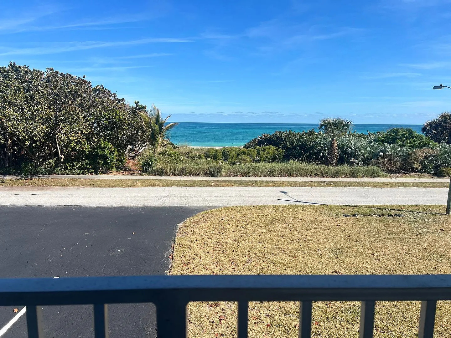 The Wave Beachfront Apartments — Photo 4