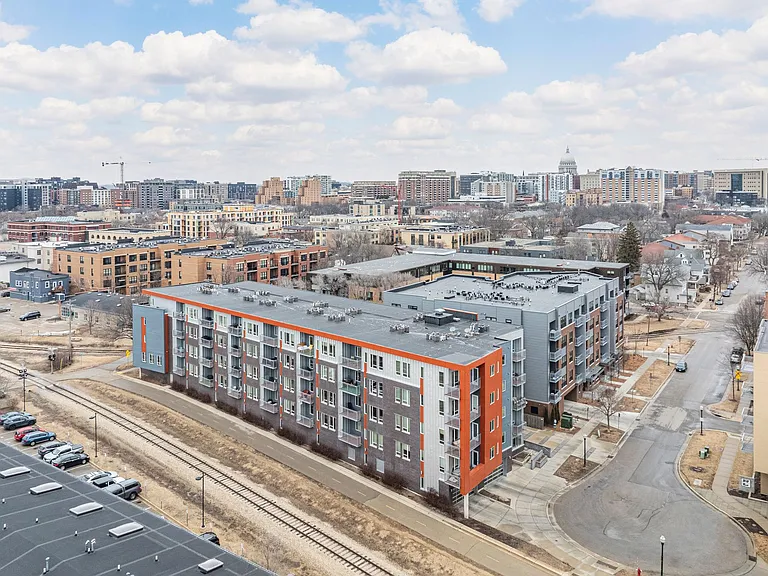 640 W Wilson St — Photo 18