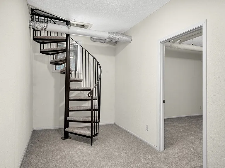 2875 Irving — Photo 24