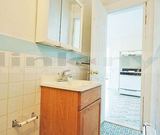 4th image of 113 Webster Ave APT 3F
