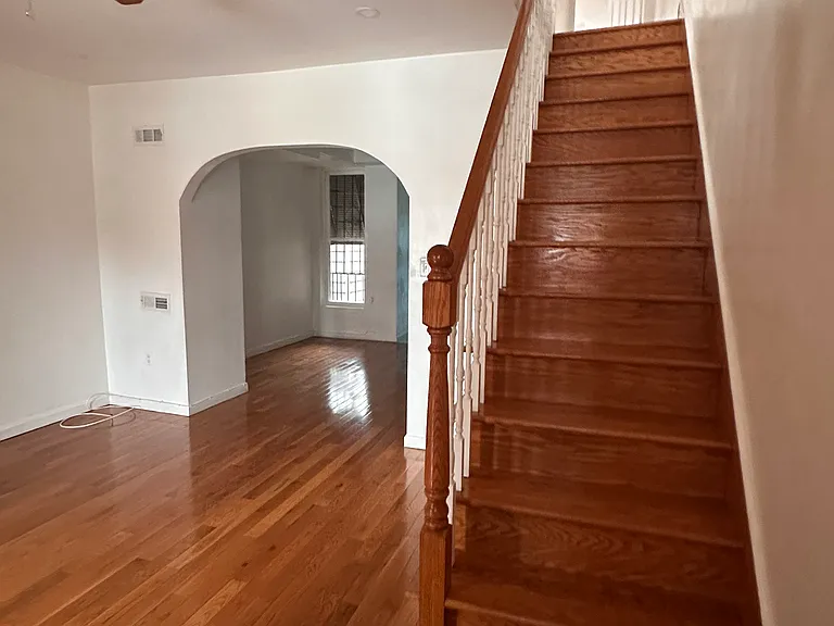 738 Mayfair St — Photo 5