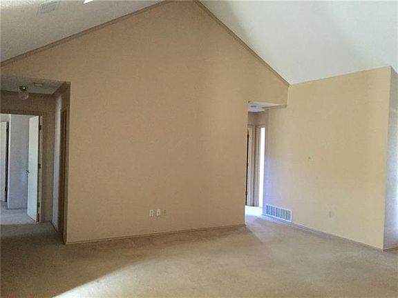 3rd image of 6821 Richfield Dr