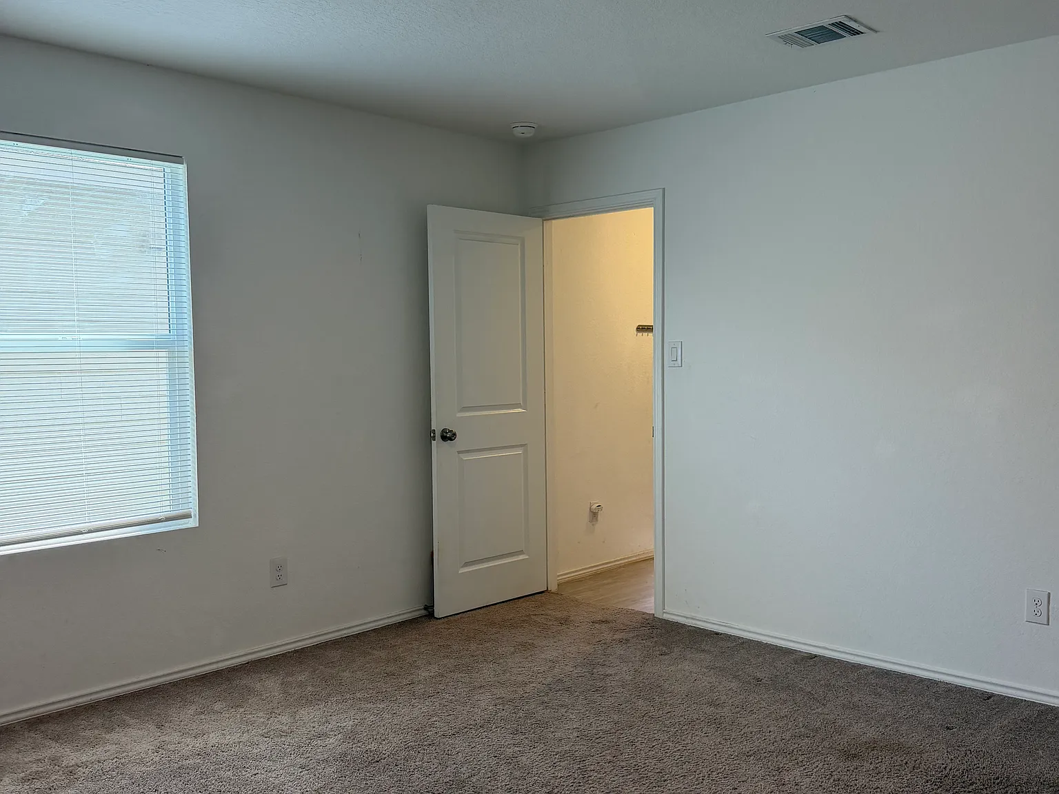 3 bed, 1350 sqft, $1,550 — Photo 3