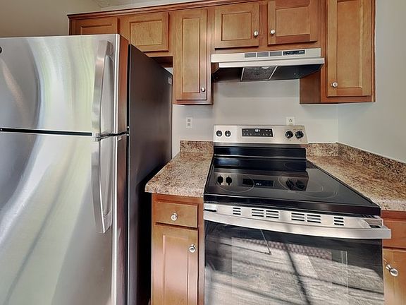 5th image of 2215 Medlin Ct