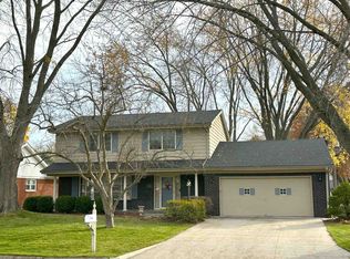5711 La Cumbre Ln, Rockford, IL 61107