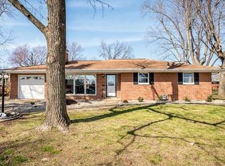 1 Queensway Dr, Swansea, IL 62226