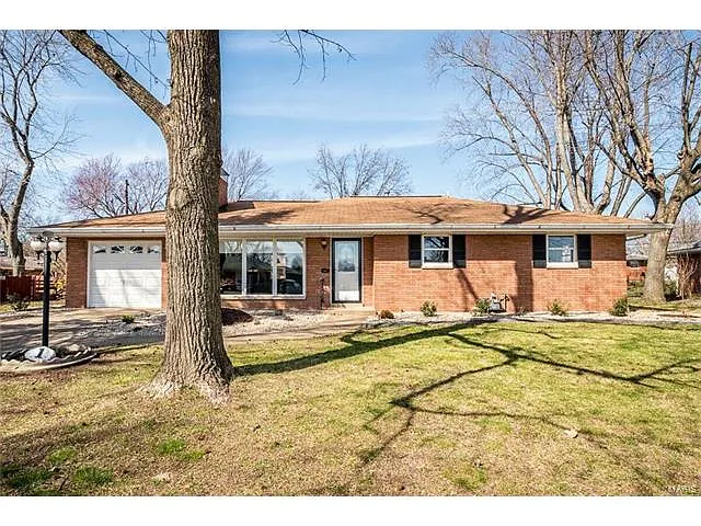1 Queensway Dr photo 1