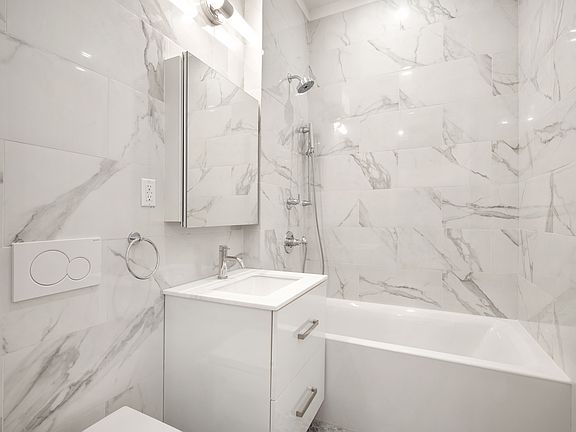 5th image of 305 E 83rd St APT 5C