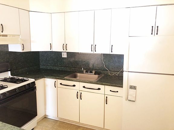 3rd image of 10-39 48th Ave #2F