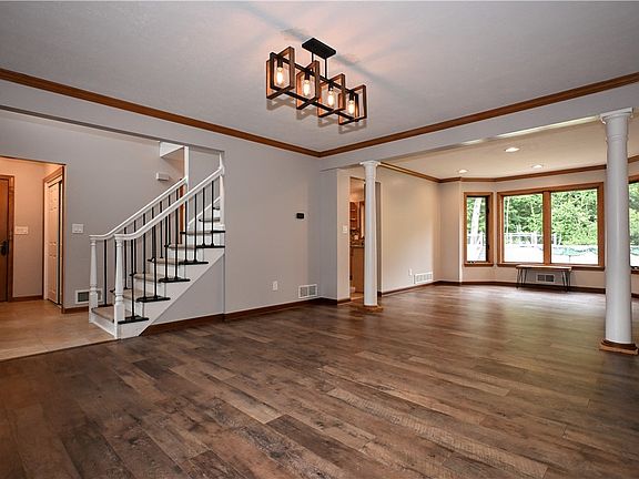 4th image of 2381 Mount Vernon Ave