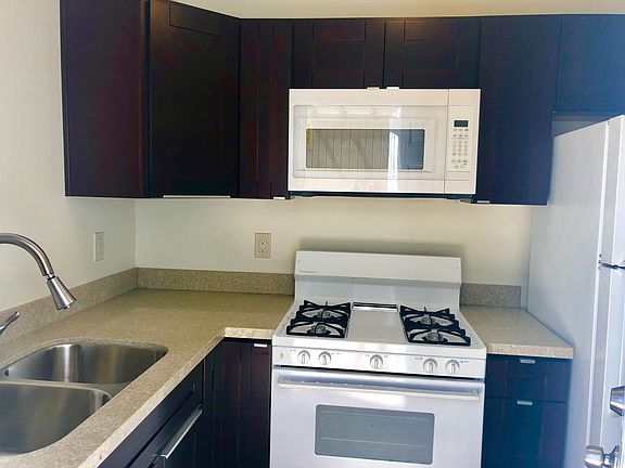 2nd image of 2054-2062 Thomas Ave