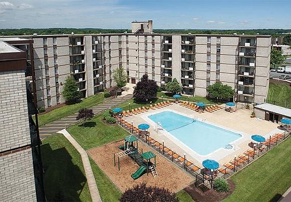 Courtyard views from many apartments