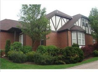 400 Kingsberry Cir, Pittsburgh, PA 15234