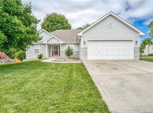 314 Woodhaven Dr, Smithville, MO 64089