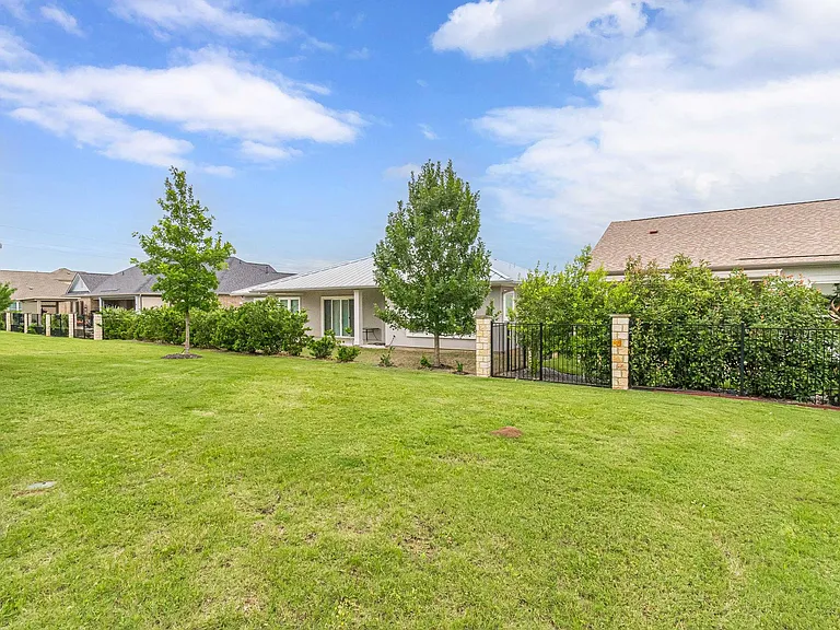 115 Laughing Pear Cv — Photo 33
