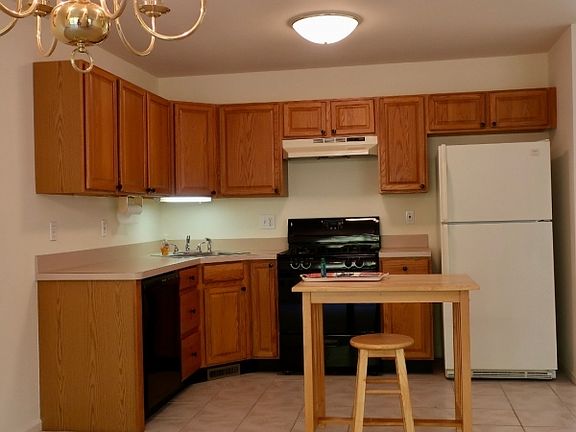 3rd image of 5 Meadow Ln
