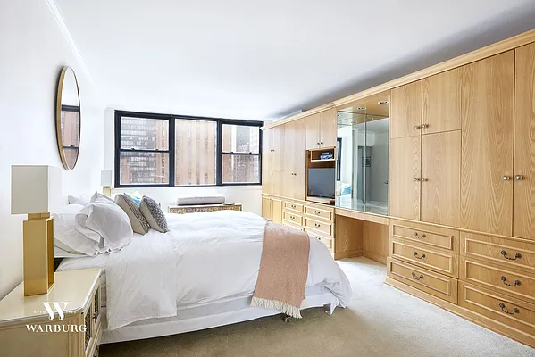 Sold by Warburg | media 10