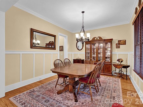 5th image of 105 Tuskarora Point Ln