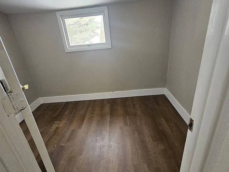 152 E Bell St — Photo 20