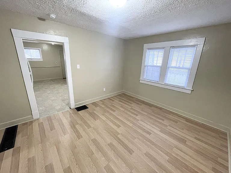338 Villa Ave — Photo 2