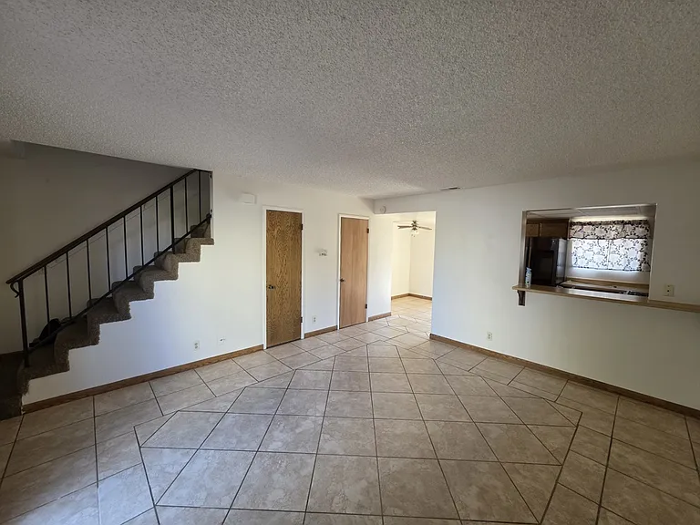 1113 W Cypress Ave — Photo 5