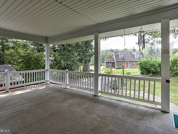 3rd image of 609 Kennard Rd
