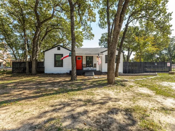 2152 Royal Oaks Dr, Dallas, TX 75253