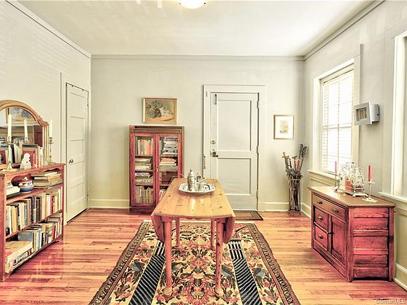 5th image of 606 Brewster St APT 1
