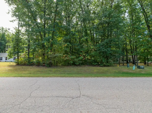 64733 Winterwoods Dr, Lawton, MI 49065
