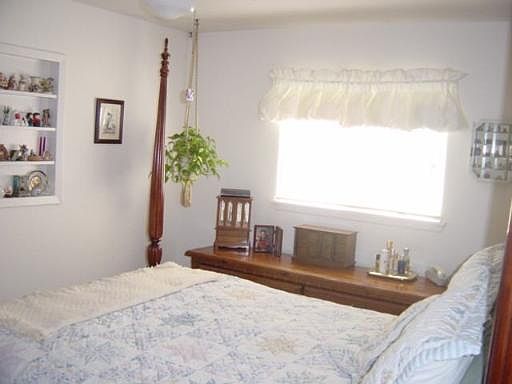 5th image of 2406 SHAMROCK DR