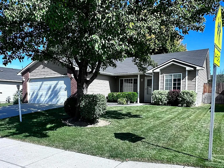 406 Pietra Way — Photo 2