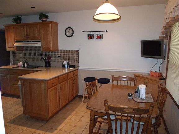 4th image of 321 N Braintree Dr