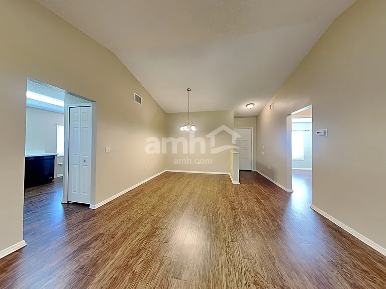 422 Abigail Rd — Photo 4